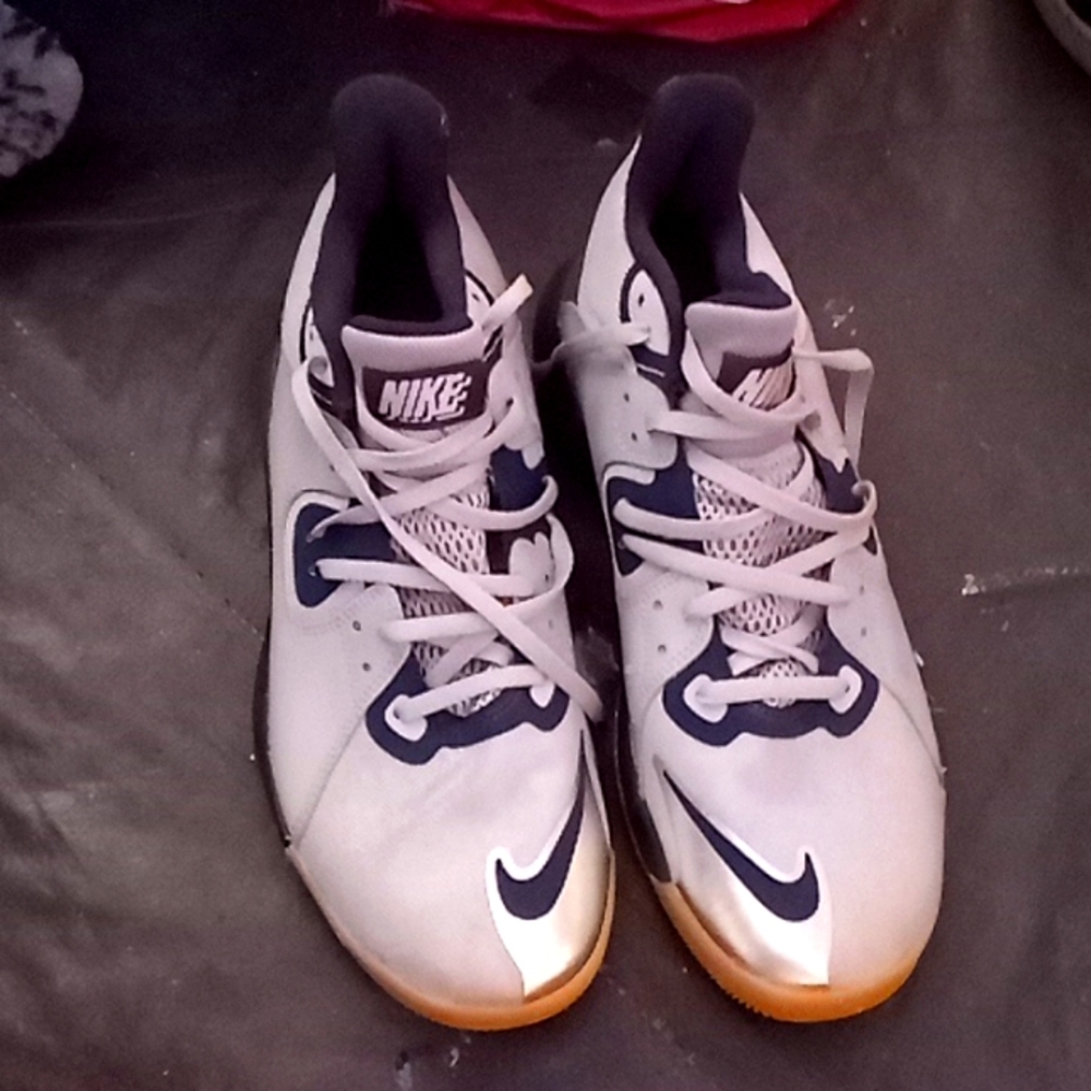 Fly by midnight smoke grey,Navy,silver and gum Size 10 lightly used retail $75.